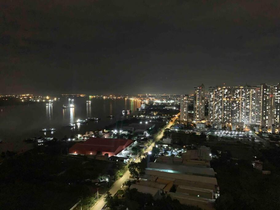 Q7 Riverside 2 Bed W River-view, Netflix & Pool Apartment Ho Chi Minh City