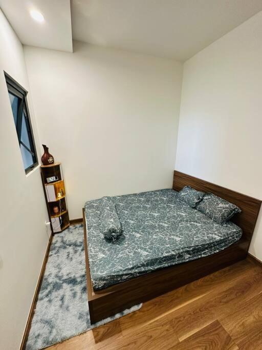 Q7 Riverside 2 Bed W River-view, Netflix & Pool Apartment *
