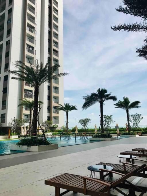Q7 Riverside 2 Bed W River-view, Netflix & Pool Apartment