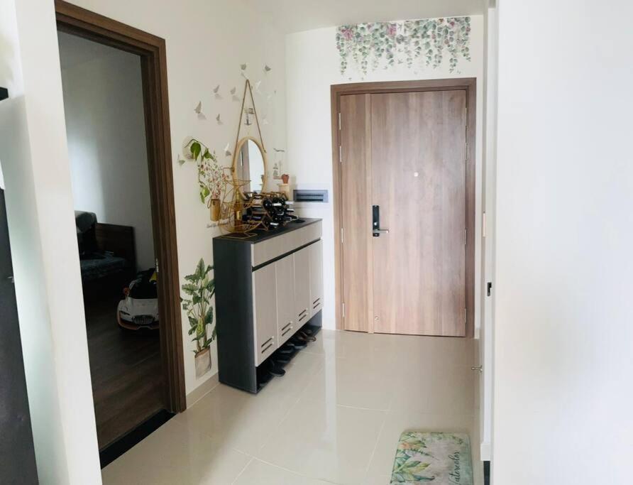 Q7 Riverside 2 Bed W River-view, Netflix & Pool Apartment Ho Chi Minh City
