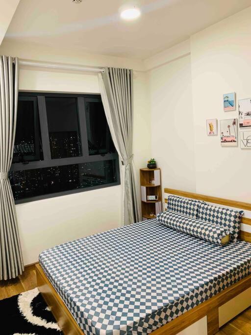 Q7 Riverside 2 Bed W River-view, Netflix & Pool Apartment *