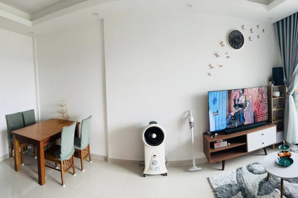 Apartment Q7 Riverside 2 Bed W River-view, Netflix & Pool