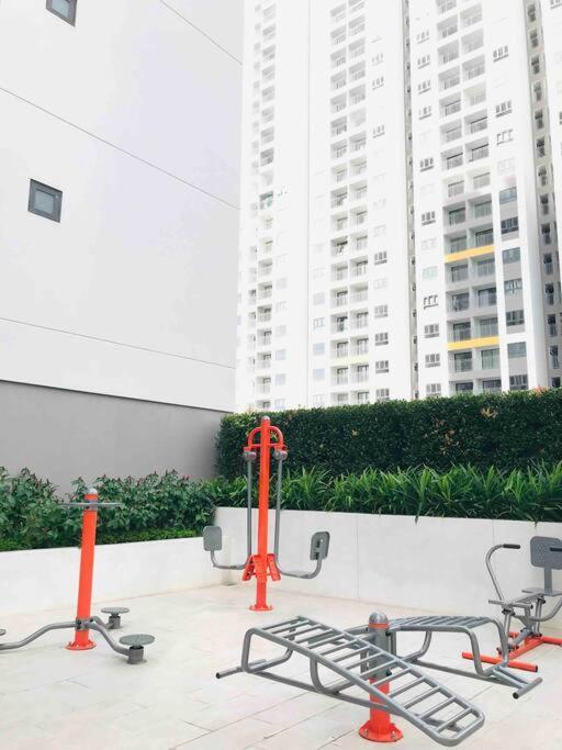 Apartment Q7 Riverside 2 Bed W River-view, Netflix & Pool *