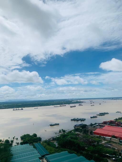 Apartment Q7 Riverside 2 Bed W River-view, Netflix & Pool