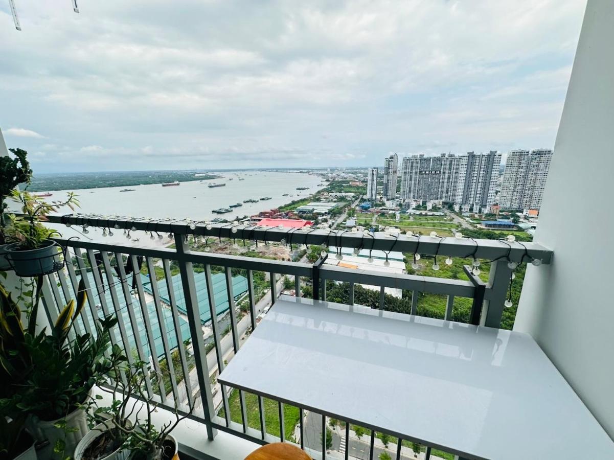Q7 Riverside 2 Bed W River-view, Netflix & Pool Apartment *